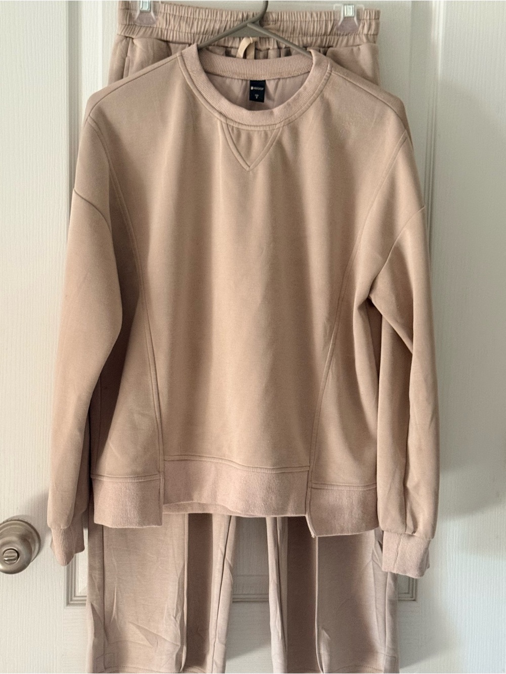 Women's Crewneck Sweatshirt - Beige